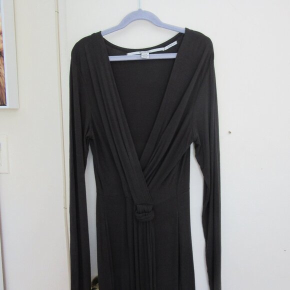 Island Trotters Long Sleeve Dress - Oliver Green - Stretch - Drapey Viscose - Picture 2 of 10